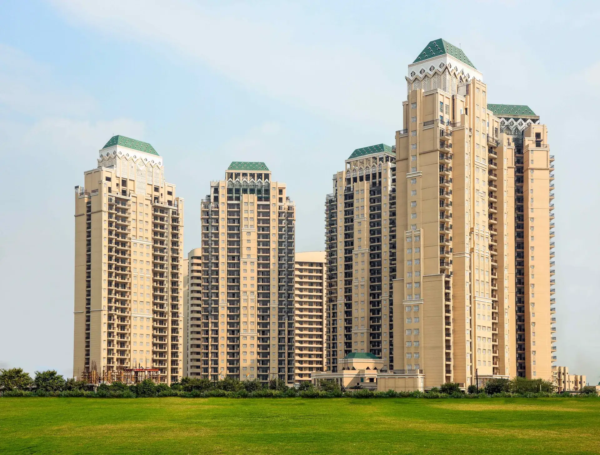 ATS Tourmaline — towers over lawn (real photo)