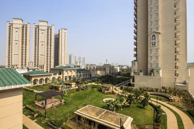 ATS Triumph — landscaped garden with pergola (real photo)