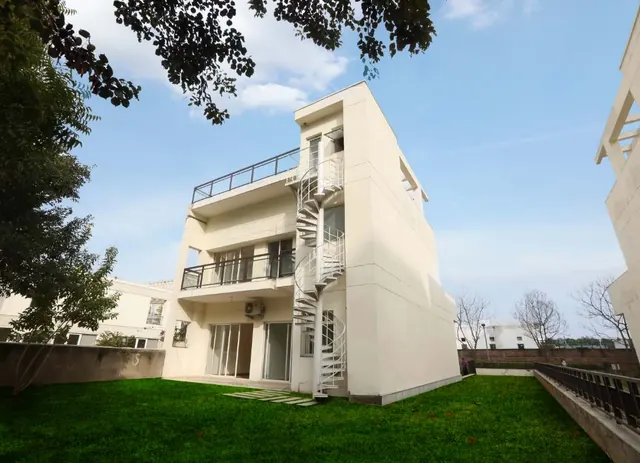 Bestech Park View Ananda — villa with private lawn