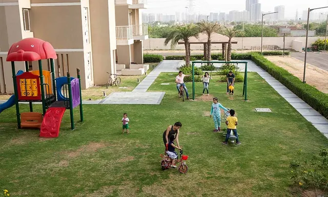 Experion Heartsong — landscaped play area (photo)