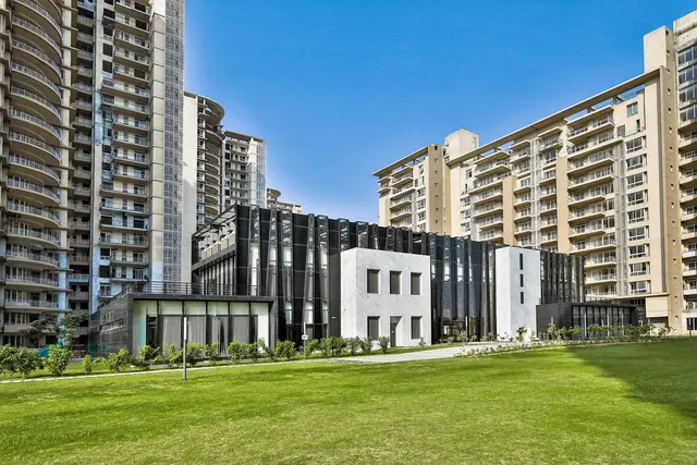 Indiabulls Enigma — clubhouse and lawn by day (actual photo)