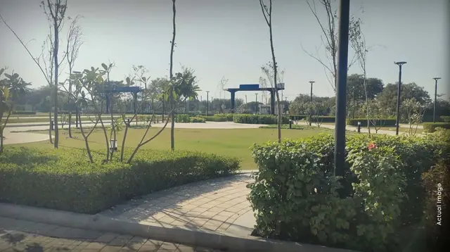 M3M 114 Market — actual site photo - landscaped plaza