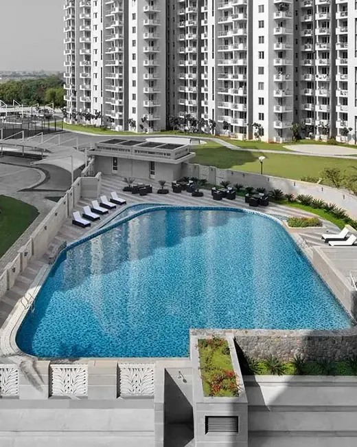 M3M Woodshire towers and swimming pool