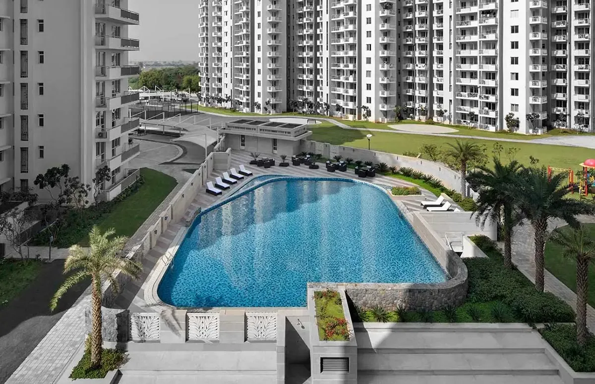 M3M Woodshire towers and swimming pool