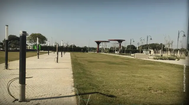 M3M Xpressway 114 — Actual image of internal walkways and landscaping