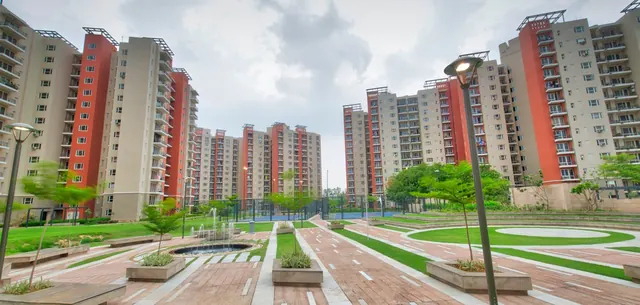 Mahindra Aura — central landscaped boulevard (real photo)