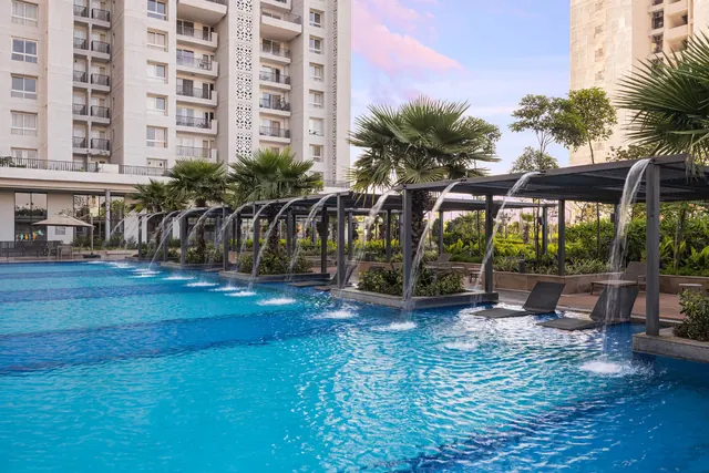Mapsko Mountville — swimming pool with water cascades (real photo)