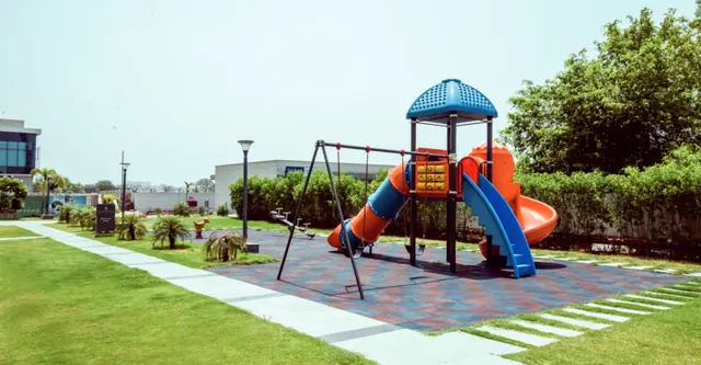Paras Dews — kids play area (real photo)
