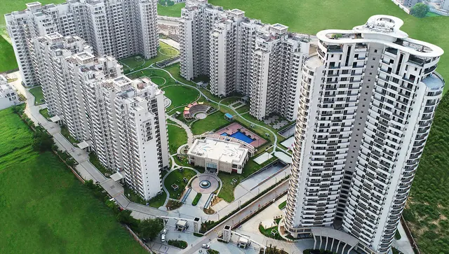 Parkview Grandspa — aerial view of towers and clubhouse
