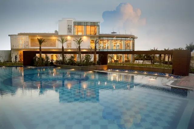 Puri Emerald Bay — clubhouse with pool (real photo)