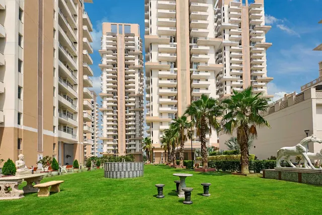 SS The Leaf — landscaped lawn and towers