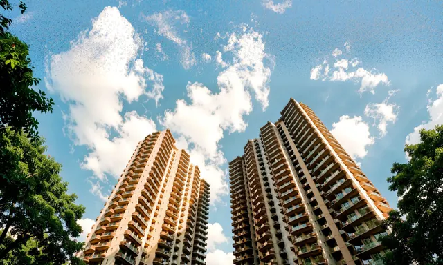 WAL Serenia 92 — Towers seen from landscaped ground level
